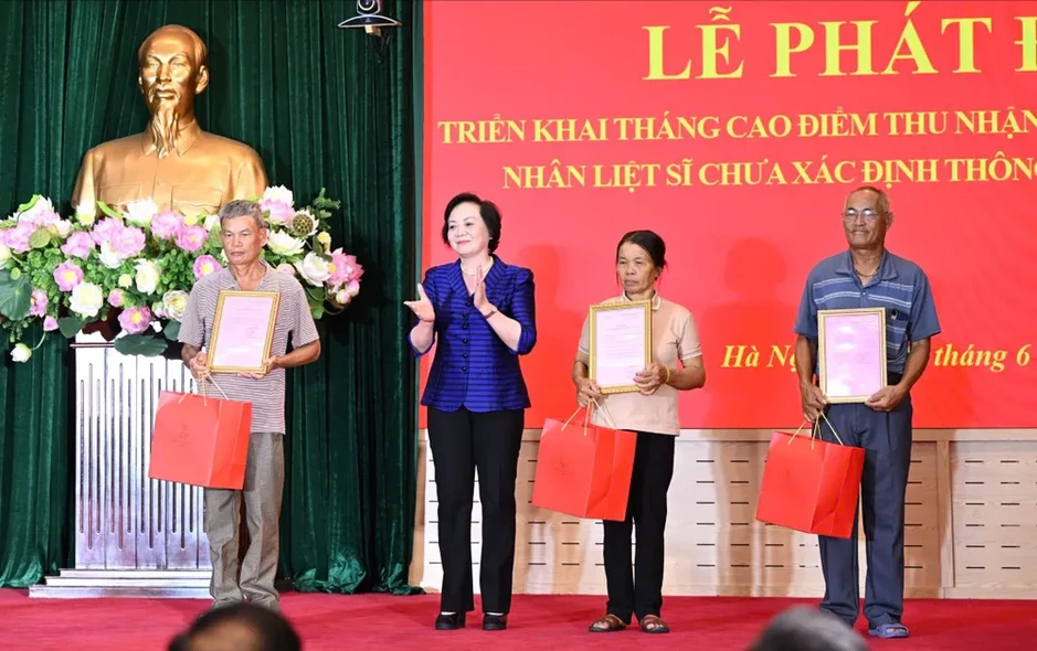 Phát động cao điểm thu nhận mẫu ADN thân nhân liệt sĩ trên toàn quốc Phát động cao điểm thu nhận mẫu ADN thân nhân liệt sĩ trên toàn quốc