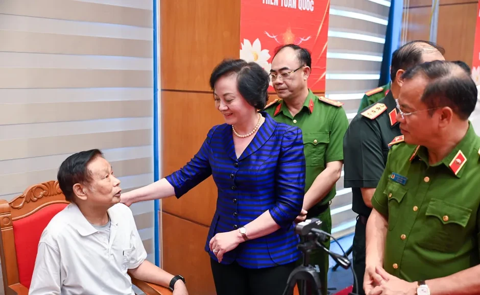 Phát động cao điểm thu nhận mẫu ADN thân nhân liệt sĩ trên toàn quốc Phát động cao điểm thu nhận mẫu ADN thân nhân liệt sĩ trên toàn quốc