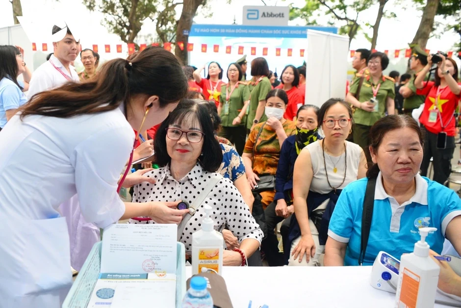 Phát động Ngày Sức khoẻ toàn dân, lấy phòng bệnh làm trung tâm Phát động Ngày Sức khoẻ toàn dân, lấy phòng bệnh làm trung tâm