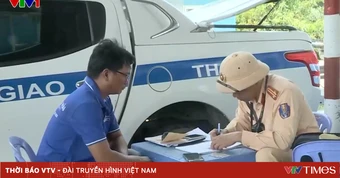 Phạt hàng loạt tài xế và hành khách không thắt dây an toàn trên cao tốc