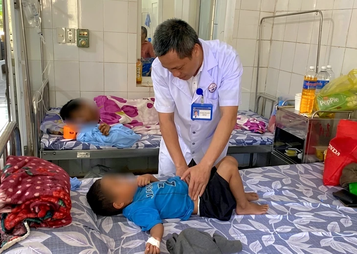 Phát hiện 2 loại vi khuẩn gây ngộ độc trong mẫu bánh mì khiến 64 người nhập viện Phát hiện 2 loại vi khuẩn gây ngộ độc trong mẫu bánh mì khiến 64 người nhập viện