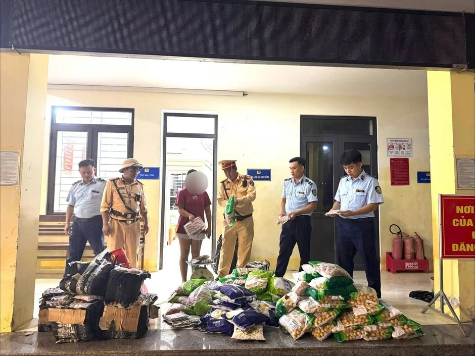Phát hiện 400 thùng bia, 4 tạ thực phẩm không rõ nguồn gốc ở Tuyên Quang Phát hiện 400 thùng bia, 4 tạ thực phẩm không rõ nguồn gốc ở Tuyên Quang