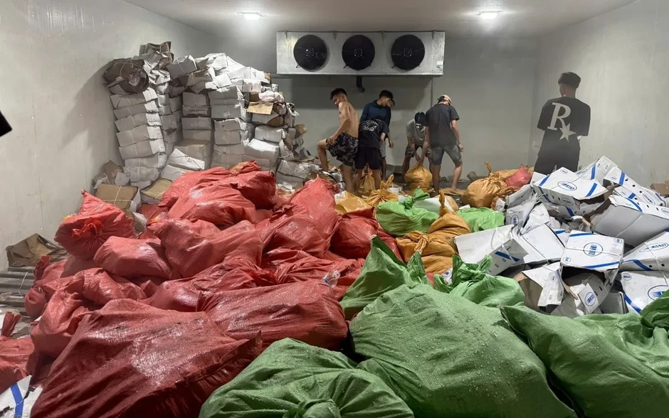 Phát hiện 6.000 kg chân lợn không rõ nguồn gốc Phát hiện 6.000 kg chân lợn không rõ nguồn gốc