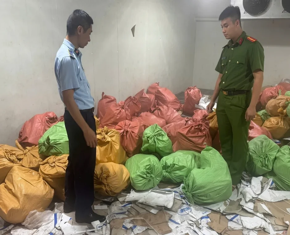 Phát hiện 6.000 kg chân lợn không rõ nguồn gốc Phát hiện 6.000 kg chân lợn không rõ nguồn gốc