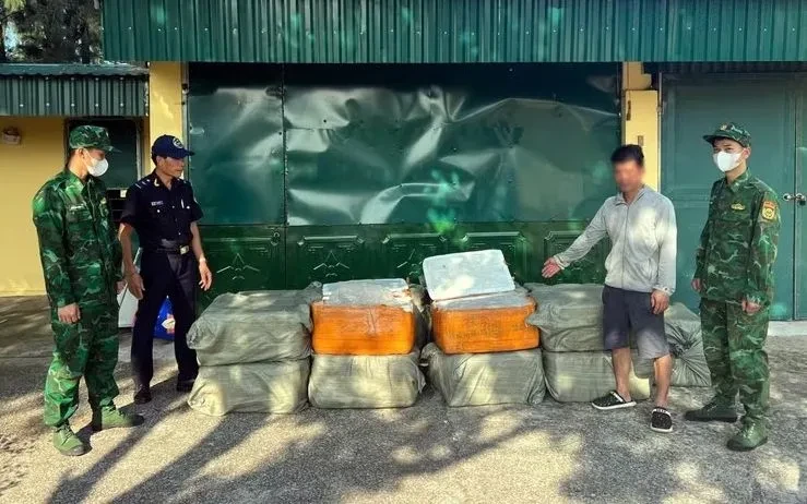 Phát hiện bè mảng chở 850 kg nầm lợn đông lạnh nhập lậu Phát hiện bè mảng chở 850 kg nầm lợn đông lạnh nhập lậu