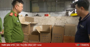 Phát hiện cơ sở sản xuất gần 1.000 lít giấm giả bằng axit pha nước lã