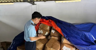 Phát hiện cơ sở sản xuất hàng trăm ngàn gói súp bột giả mạo Acecook