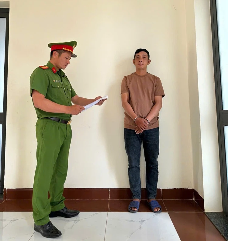 Phát hiện cựu nhân viên ngân hàng nhận 1,7 tỷ đồng của khách hàng để làm thủ tục đáo hạn nhưng không nộp tiền vào ngân hàng Phát hiện cựu nhân viên ngân hàng nhận 1,7 tỷ đồng của khách hàng để làm thủ tục đáo hạn nhưng không nộp tiền vào ngân hàng