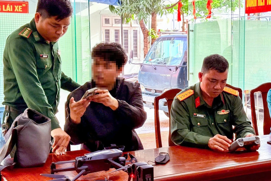 Phát hiện du khách nước ngoài điều khiển drone trong khu vực cấm ở Đà Nẵng Phát hiện du khách nước ngoài điều khiển drone trong khu vực cấm ở Đà Nẵng