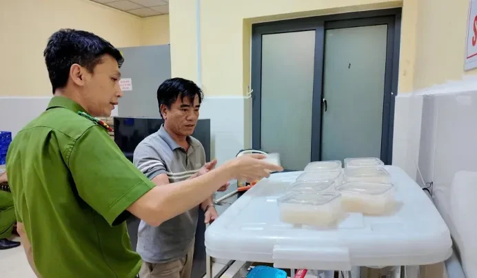 Phát hiện gần 11.000 hũ nước yến sào giả chuẩn bị đưa ra thị trường