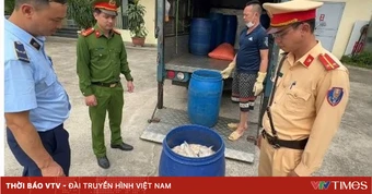 Phát hiện hơn 1 tấn lòng lợn bốc mùi trên đường đi tiêu thụ