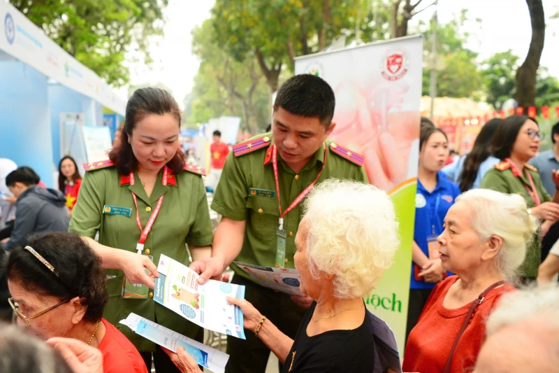Phát hiện hơn 2.800 trường hợp bất thường qua khám sức khỏe miễn phí Phát hiện hơn 2.800 trường hợp bất thường qua khám sức khỏe miễn phí