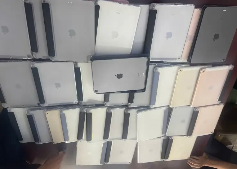Phát hiện máy tính bảng, iPhone cũ và hàng chục nghìn sản phẩm vi phạm sở hữu trí tuệ tại nhiều cửa khẩu Phát hiện máy tính bảng, iPhone cũ và hàng chục nghìn sản phẩm vi phạm sở hữu trí tuệ tại nhiều cửa khẩu