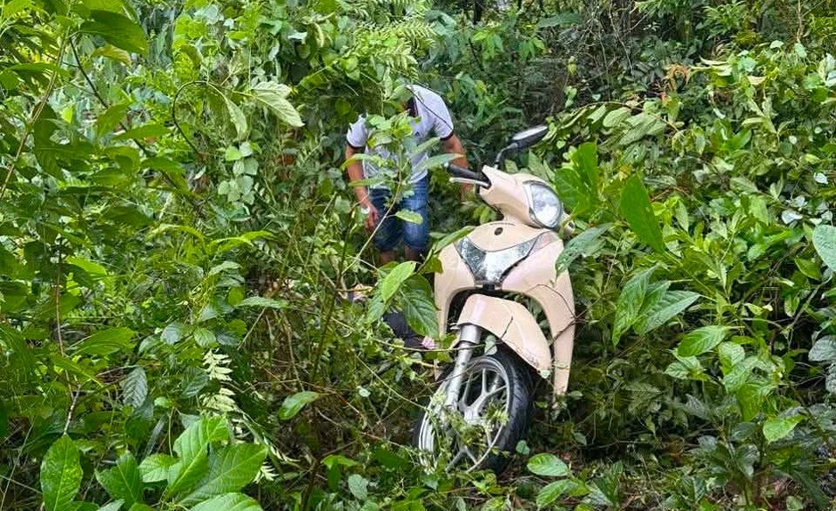 Phát hiện mẹ tử vong, con gái bị thương nặng tại vách đá ven đường ở Hà Tĩnh Phát hiện mẹ tử vong, con gái bị thương nặng tại vách đá ven đường ở Hà Tĩnh