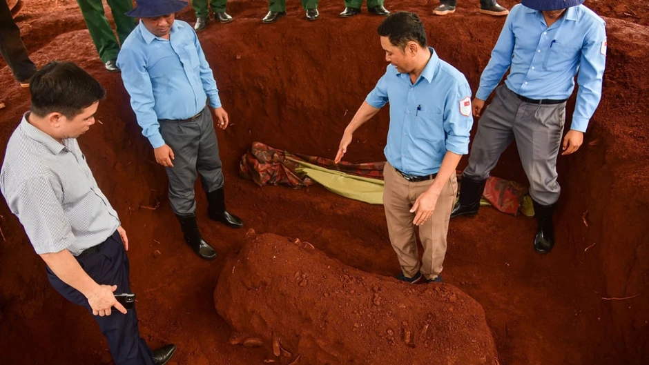 Phát hiện mộ tập thể và chiếc bút khắc chữ "Tiến Quy" tại Đồng Nai Phát hiện mộ tập thể và chiếc bút khắc chữ "Tiến Quy" tại Đồng Nai