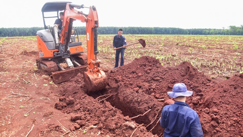 Phát hiện mộ tập thể và chiếc bút khắc chữ "Tiến Quy" tại Đồng Nai Phát hiện mộ tập thể và chiếc bút khắc chữ "Tiến Quy" tại Đồng Nai