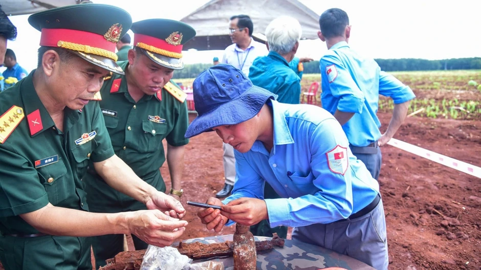 Phát hiện mộ tập thể và chiếc bút khắc chữ "Tiến Quy" tại Đồng Nai Phát hiện mộ tập thể và chiếc bút khắc chữ "Tiến Quy" tại Đồng Nai