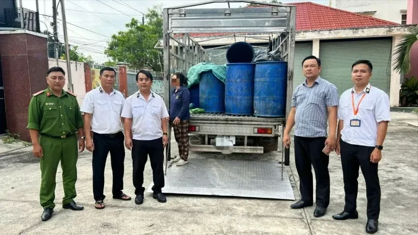 Phát hiện người phụ nữ ở TP Hồ Chí Minh chở 1 tấn lợn chết, hôi thối đi tiêu thụ Phát hiện người phụ nữ ở TP Hồ Chí Minh chở 1 tấn lợn chết, hôi thối đi tiêu thụ