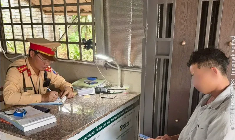 Phát hiện tài xế xe tải dương tính ma túy khi lưu thông trên đường Hồ Chí Minh Phát hiện tài xế xe tải dương tính ma túy khi lưu thông trên đường Hồ Chí Minh