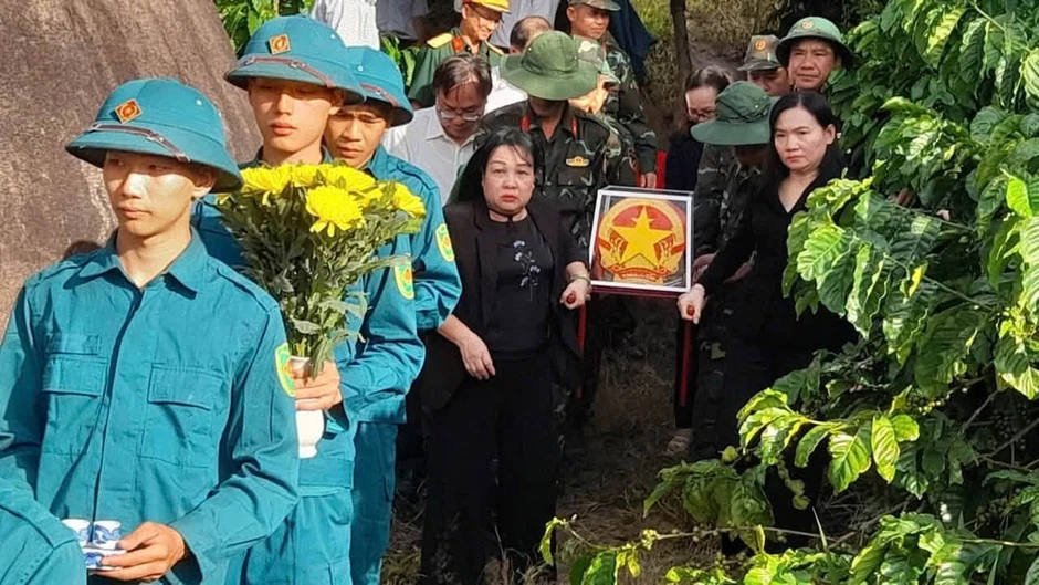 Phát hiện thêm 1 hài cốt liệt sĩ tại Đồi Cư Jú ở Đắk Lắk Phát hiện thêm 1 hài cốt liệt sĩ tại Đồi Cư Jú ở Đắk Lắk