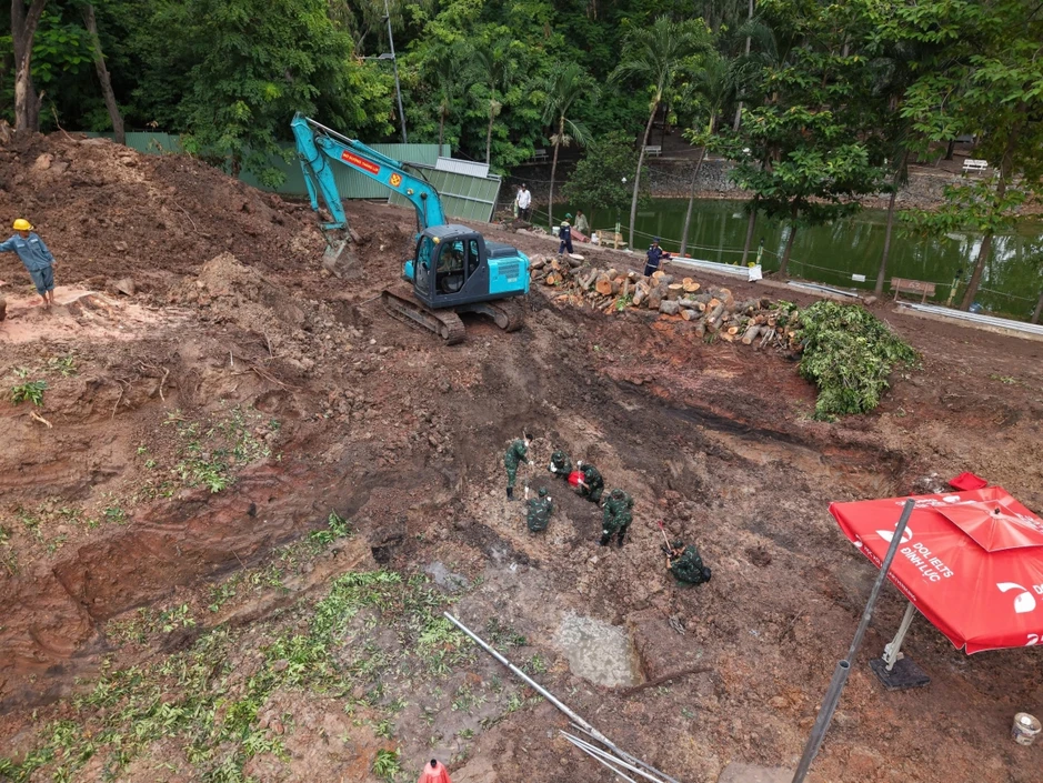 Phát hiện thêm 11 bộ hài cốt liệt sĩ cùng các di vật tại Công viên Lê Thị Riêng Phát hiện thêm 11 bộ hài cốt liệt sĩ cùng các di vật tại Công viên Lê Thị Riêng