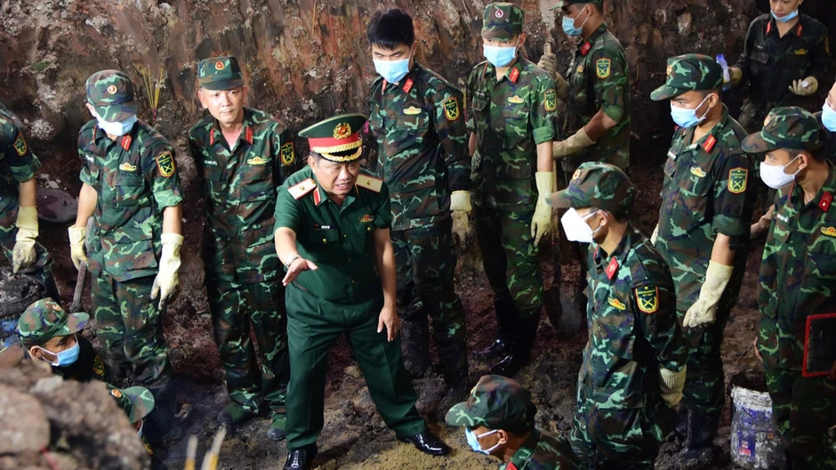 Phát hiện thêm 13 hài cốt liệt sĩ tại Công viên Lê Thị Riêng Phát hiện thêm 13 hài cốt liệt sĩ tại Công viên Lê Thị Riêng