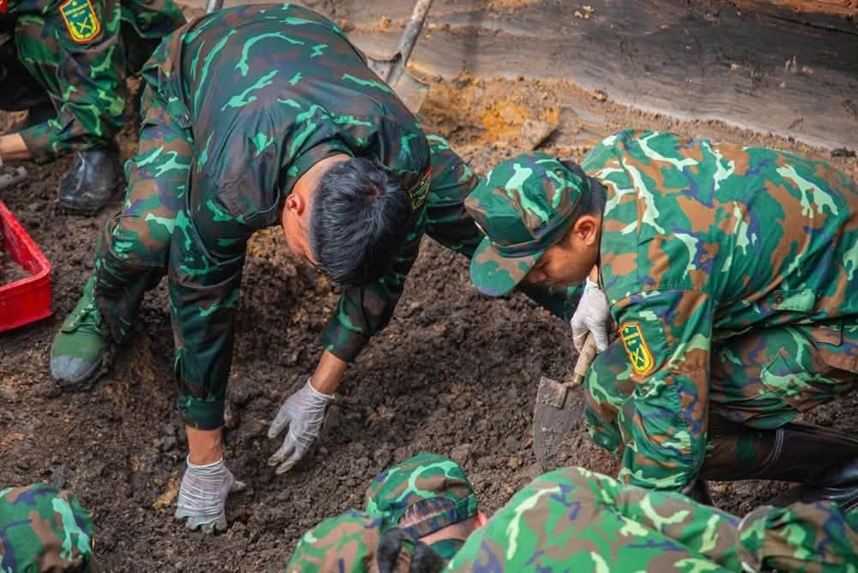 Phát hiện thêm 14 bộ hài cốt liệt sĩ tại Công viên Lê Thị Riêng Phát hiện thêm 14 bộ hài cốt liệt sĩ tại Công viên Lê Thị Riêng