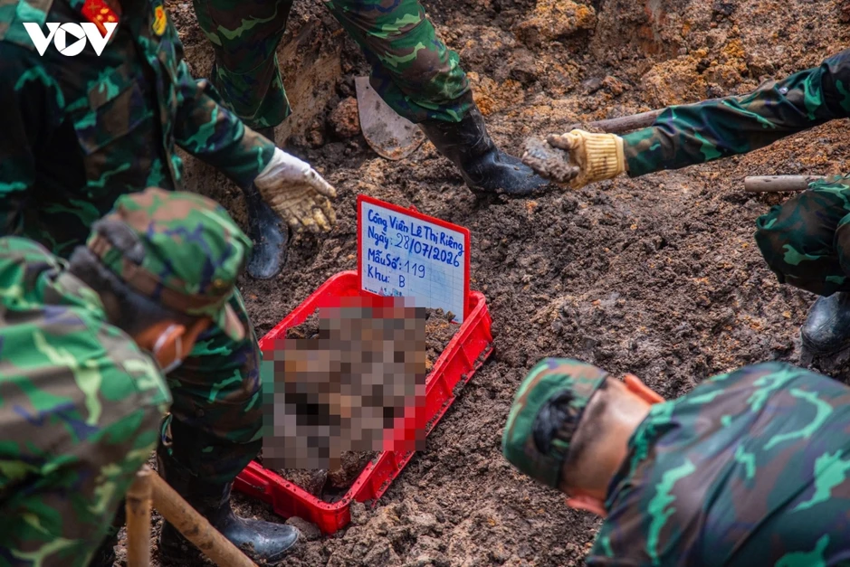 Phát hiện thêm 19 hài cốt liệt sĩ tại Công viên Lê Thị Riêng Phát hiện thêm 19 hài cốt liệt sĩ tại Công viên Lê Thị Riêng