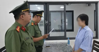 Phát hiện thi hộ Anh văn tại Trường Đại học Văn Lang