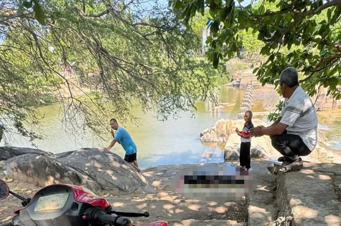 Phát hiện thi thể nam thanh niên tại chân đập ở Lâm Đồng Phát hiện thi thể nam thanh niên tại chân đập ở Lâm Đồng
