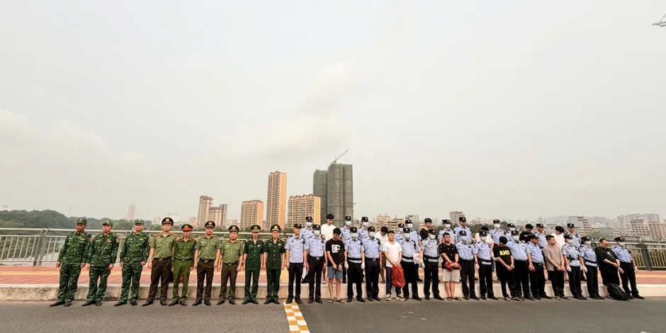 Phát hiện, trao trả 2 người nước ngoài nhập cảnh trái phép ở Quảng Ninh Phát hiện, trao trả 2 người nước ngoài nhập cảnh trái phép ở Quảng Ninh