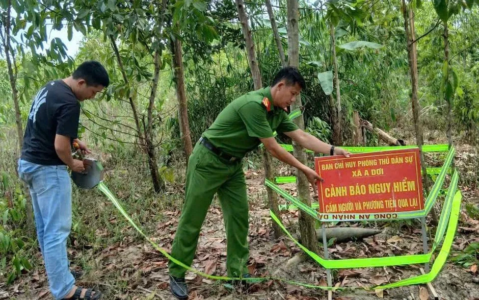 Phát hiện vật nghi đạn pháo còn sót lại sau chiến tranh Phát hiện vật nghi đạn pháo còn sót lại sau chiến tranh