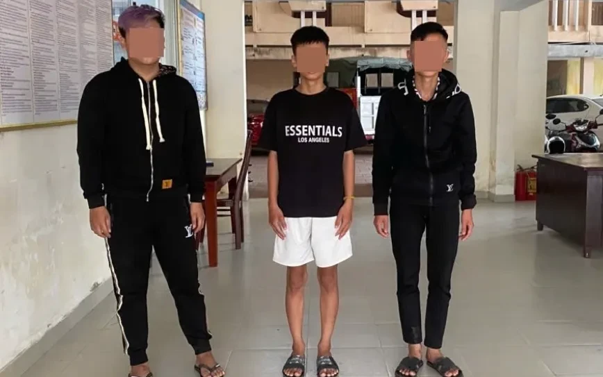 Phát hiện, xử lý nhóm thanh thiếu niên mang hung khí quay clip câu view Phát hiện, xử lý nhóm thanh thiếu niên mang hung khí quay clip câu view
