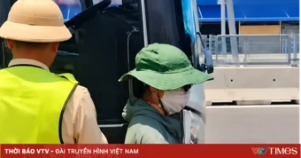 Phạt hơn 82 triệu đồng xe 26 chỗ “nhồi” 37 khách lưu thông trên cao tốc