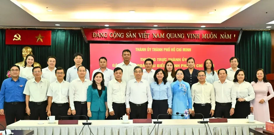 Phát huy cao nhất vai trò đại diện và trách nhiệm chính trị của người đại biểu Phát huy cao nhất vai trò đại diện và trách nhiệm chính trị của người đại biểu