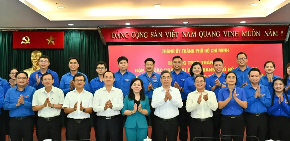 Phát huy cao nhất vai trò đại diện và trách nhiệm chính trị của người đại biểu Phát huy cao nhất vai trò đại diện và trách nhiệm chính trị của người đại biểu