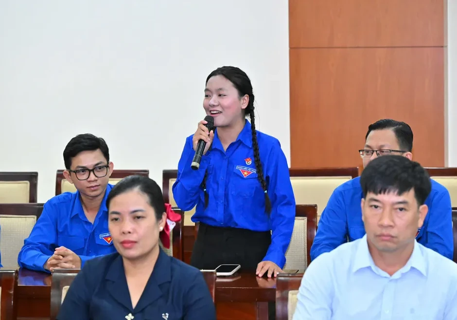 Phát huy cao nhất vai trò đại diện và trách nhiệm chính trị của người đại biểu Phát huy cao nhất vai trò đại diện và trách nhiệm chính trị của người đại biểu