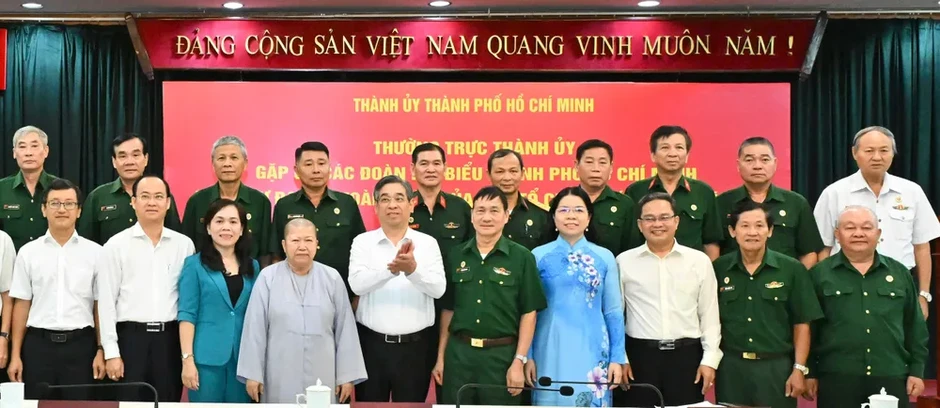 Phát huy cao nhất vai trò đại diện và trách nhiệm chính trị của người đại biểu Phát huy cao nhất vai trò đại diện và trách nhiệm chính trị của người đại biểu