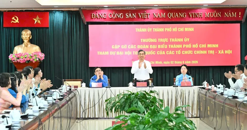 Phát huy cao nhất vai trò đại diện và trách nhiệm chính trị của người đại biểu Phát huy cao nhất vai trò đại diện và trách nhiệm chính trị của người đại biểu