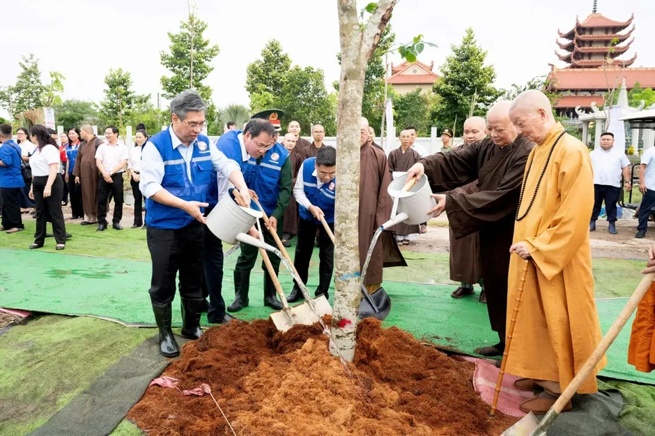 Phát huy sức mạnh khối đại đoàn kết toàn dân tộc trong bảo vệ môi trường Phát huy sức mạnh khối đại đoàn kết toàn dân tộc trong bảo vệ môi trường