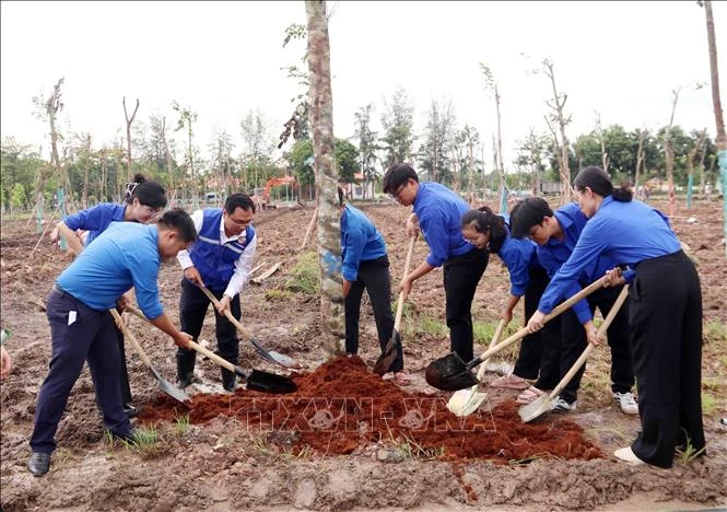 Phát huy sức mạnh khối đại đoàn kết toàn dân trong bảo vệ môi trường Phát huy sức mạnh khối đại đoàn kết toàn dân trong bảo vệ môi trường