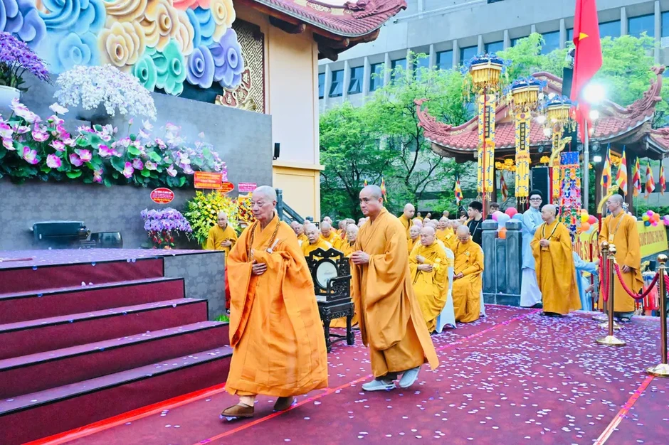 Phát huy tinh thần Phật giáo xây dựng khối đại đoàn kết toàn dân tộc Phát huy tinh thần Phật giáo xây dựng khối đại đoàn kết toàn dân tộc