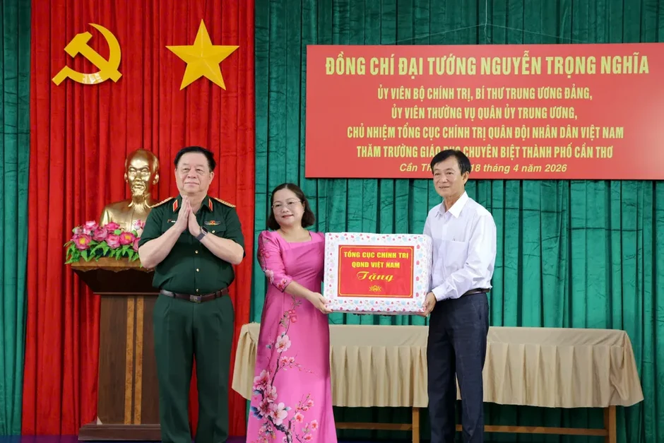 Phát huy vai trò già làng, người có uy tín, chức sắc tôn giáo tiêu biểu Phát huy vai trò già làng, người có uy tín, chức sắc tôn giáo tiêu biểu