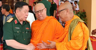 Phát huy vai trò già làng, người có uy tín, chức sắc tôn giáo tiêu biểu
