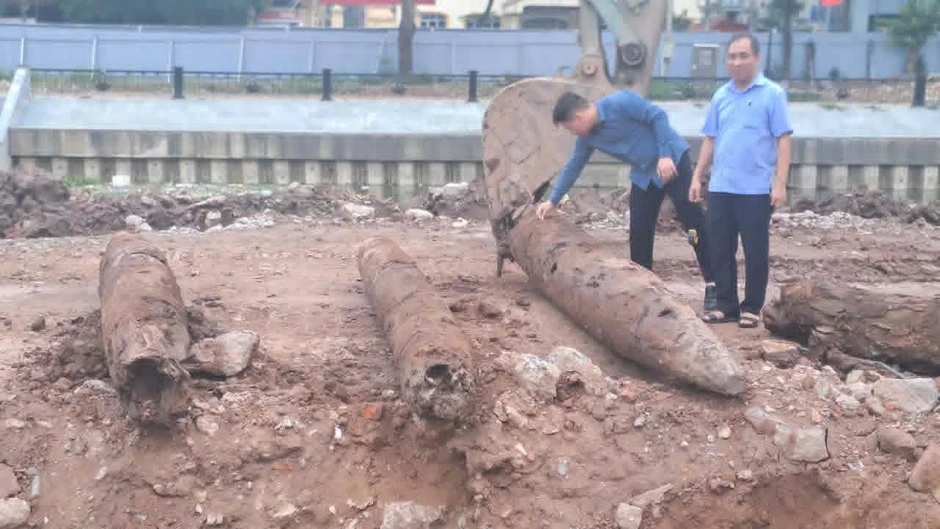 Phát lộ cọc gỗ nghi ‘trận địa’ quân sự trên sông Vân, Ninh Bình Phát lộ cọc gỗ nghi ‘trận địa’ quân sự trên sông Vân, Ninh Bình