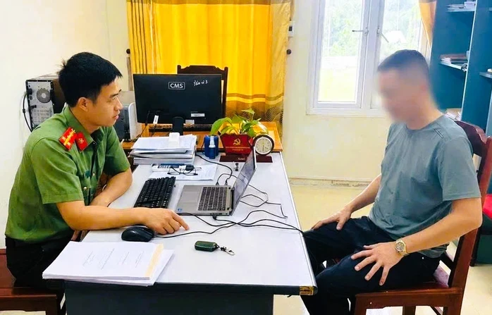 Phạt người đàn ông 7,5 triệu đồng vì chia sẻ thông tin xúc phạm công an Phạt người đàn ông 7,5 triệu đồng vì chia sẻ thông tin xúc phạm công an