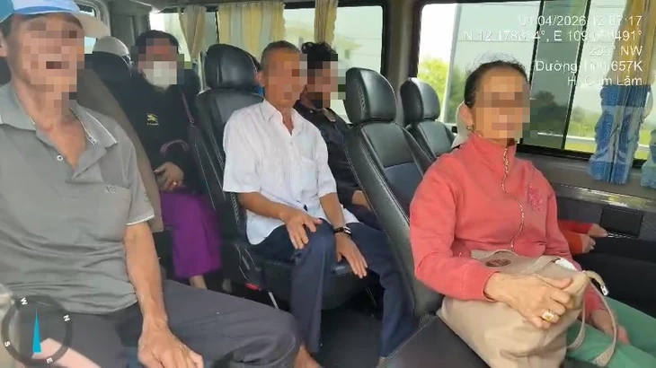 Phạt tài xế và người ngồi sau không thắt dây an toàn trên cao tốc Phạt tài xế và người ngồi sau không thắt dây an toàn trên cao tốc