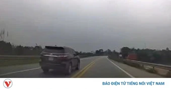 Phạt tài xế xe biển xanh vượt ẩu trên cao tốc Nội Bài - Lào Cai