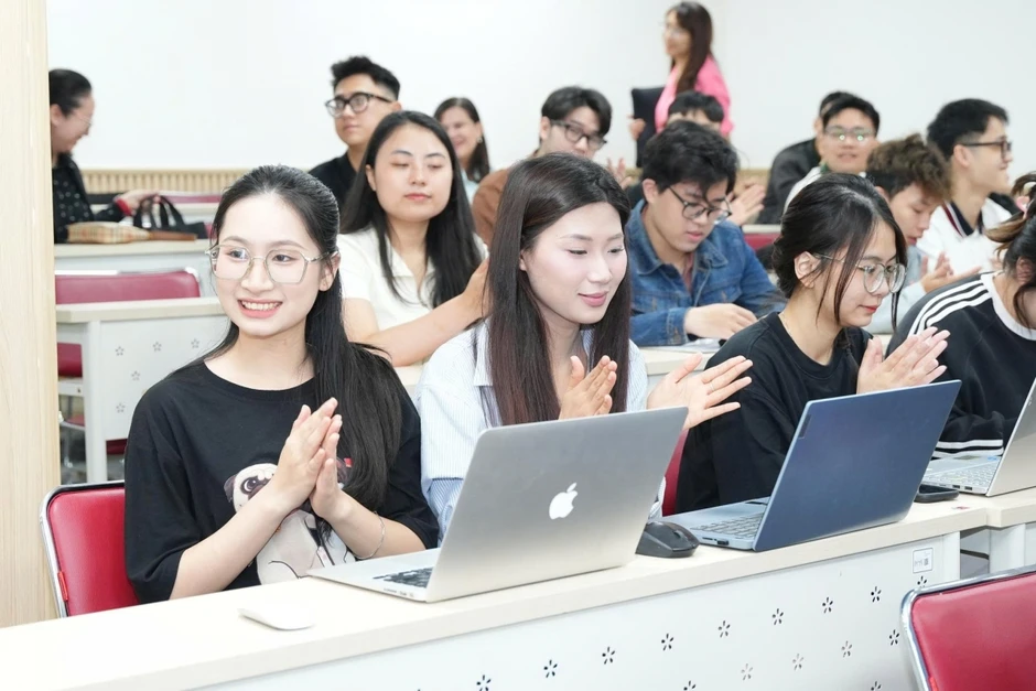 Phát triển một số cơ sở giáo dục đại học lớn ở vùng Đông Nam Bộ Phát triển một số cơ sở giáo dục đại học lớn ở vùng Đông Nam Bộ