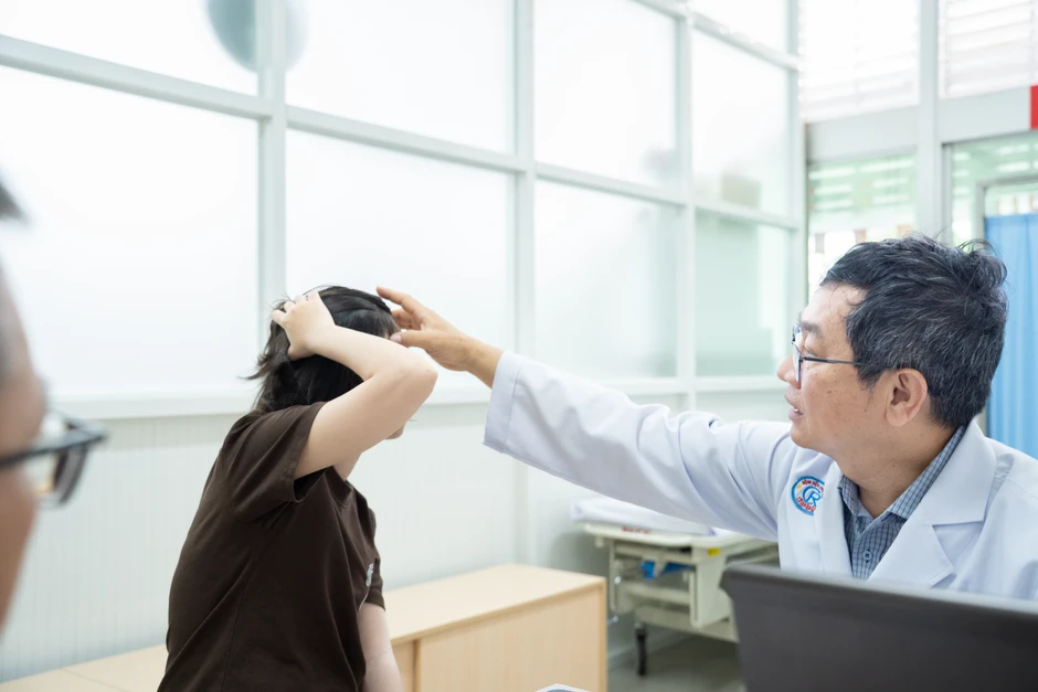 Phẫu thuật bắc cầu động mạch não giúp nữ bệnh nhân trẻ thoát khỏi liệt mặt, tay Phẫu thuật bắc cầu động mạch não giúp nữ bệnh nhân trẻ thoát khỏi liệt mặt, tay